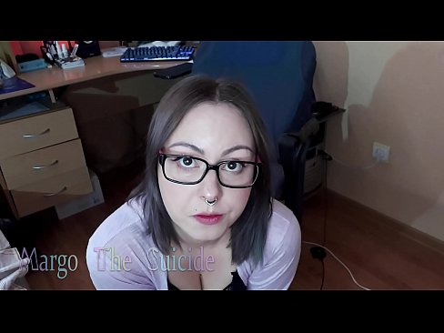 ❤️ Сексуальна дівчина в окулярах глибоко відсмоктує дилдо на камеру ❤ Якісний секс у нас ️❤