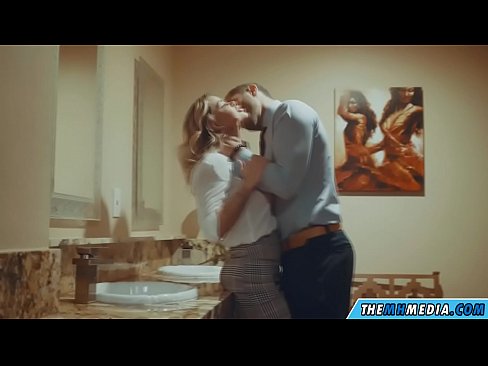 ❤️ Коли грудаста блондинка спокушає вас у громадському туалеті ❤ Якісний секс у нас ️❤